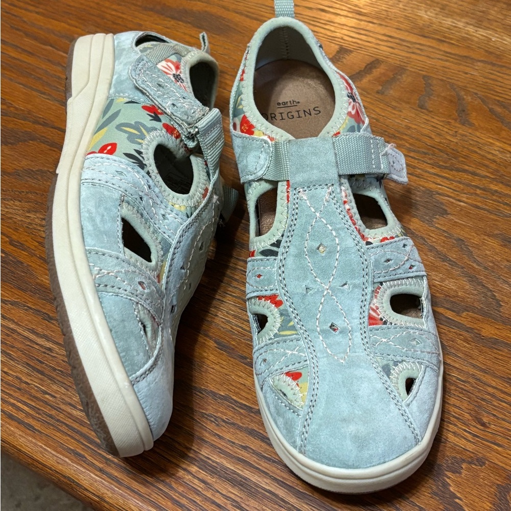 Earth Origins Effie Blue Suede Fisherman Sport Sandals With Floral Accent.Sz 8.5 - Picture 4 of 14